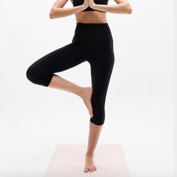 Athleta Women's ELATION ULTRA HIGH RISE CAPRI Size Small in Black - Picture 1 of 6